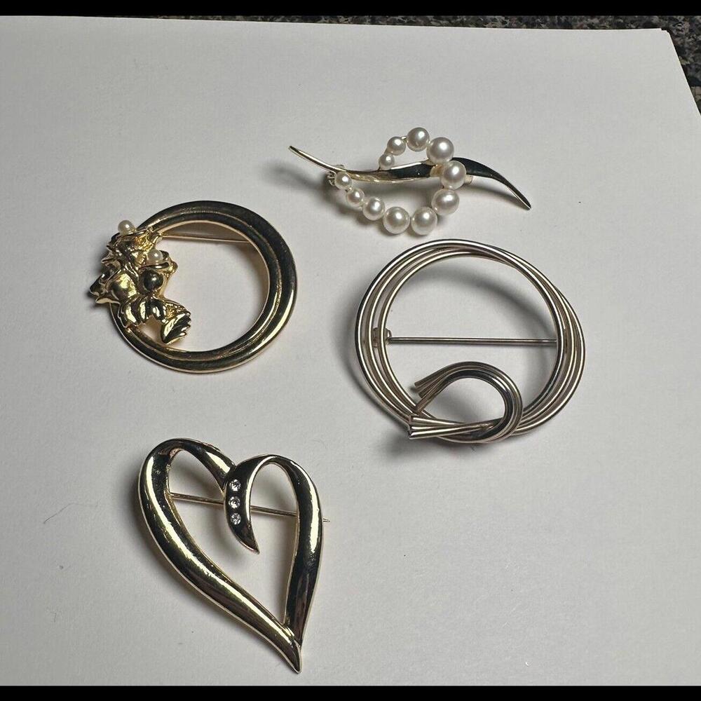 Wreath, Heart, Etc Gold Tone Brooch Pins Lot Of 4